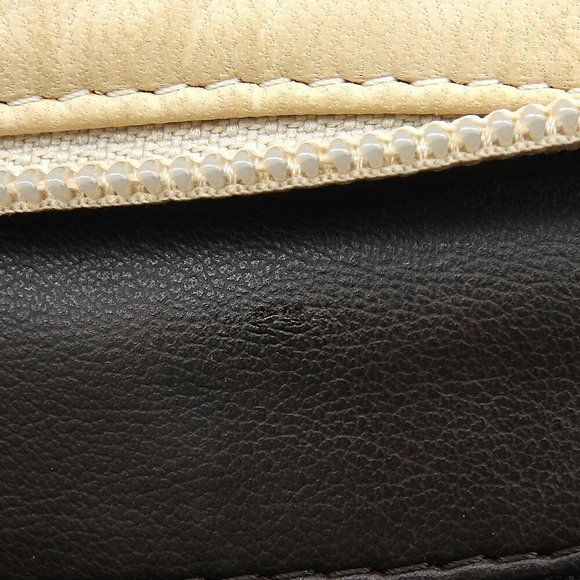 BALLY shoulder bag in beige quilted leather